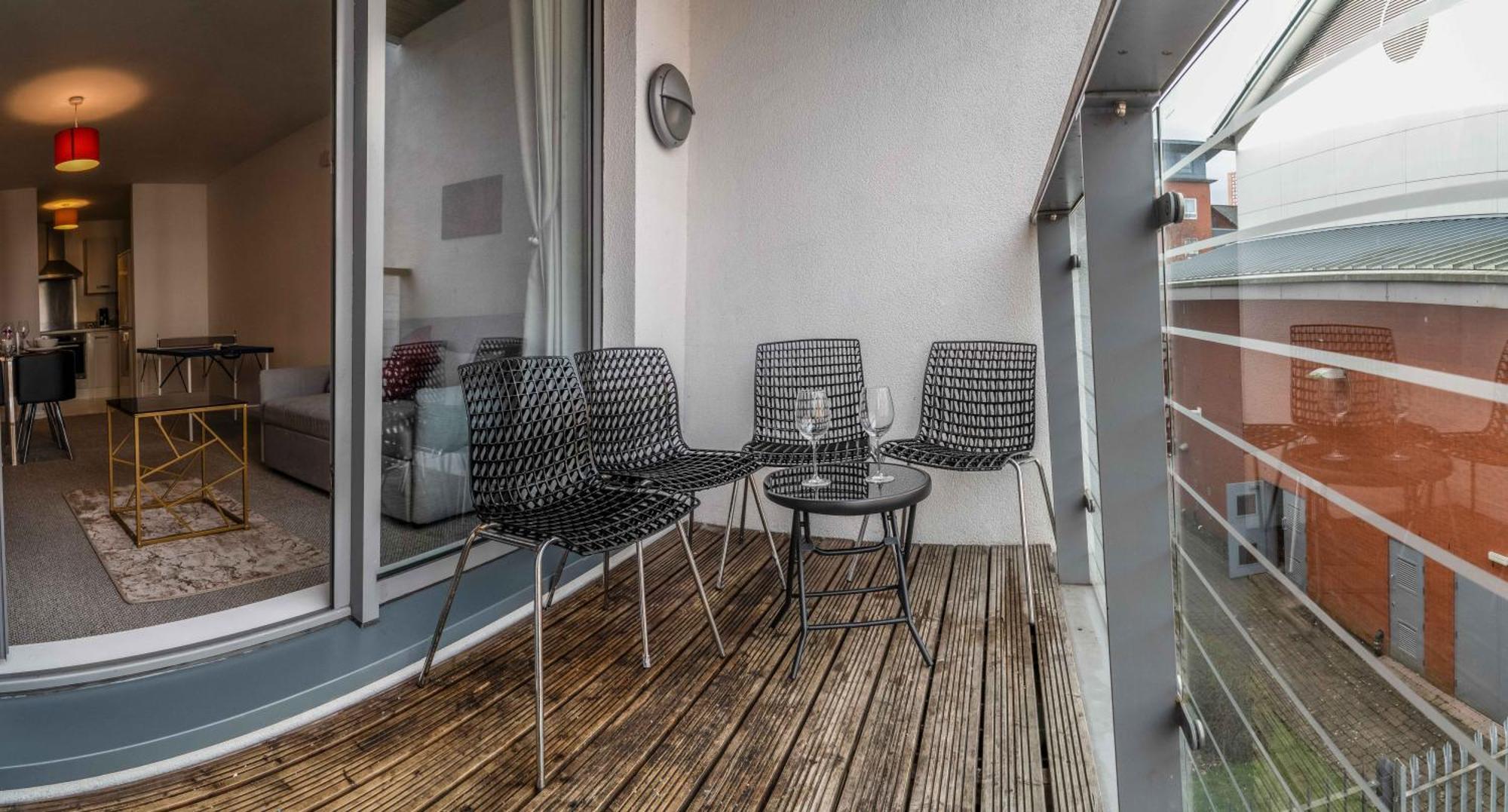 Central Suite Near Mailbox, King Bed, Ping Pong, Netflix, Sleeps 4 Birmingam Exterior foto