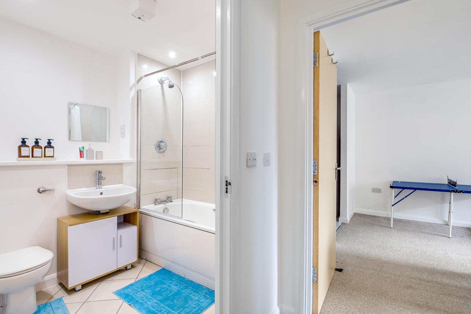 Central Suite Near Mailbox, King Bed, Ping Pong, Netflix, Sleeps 4 Birmingam Exterior foto