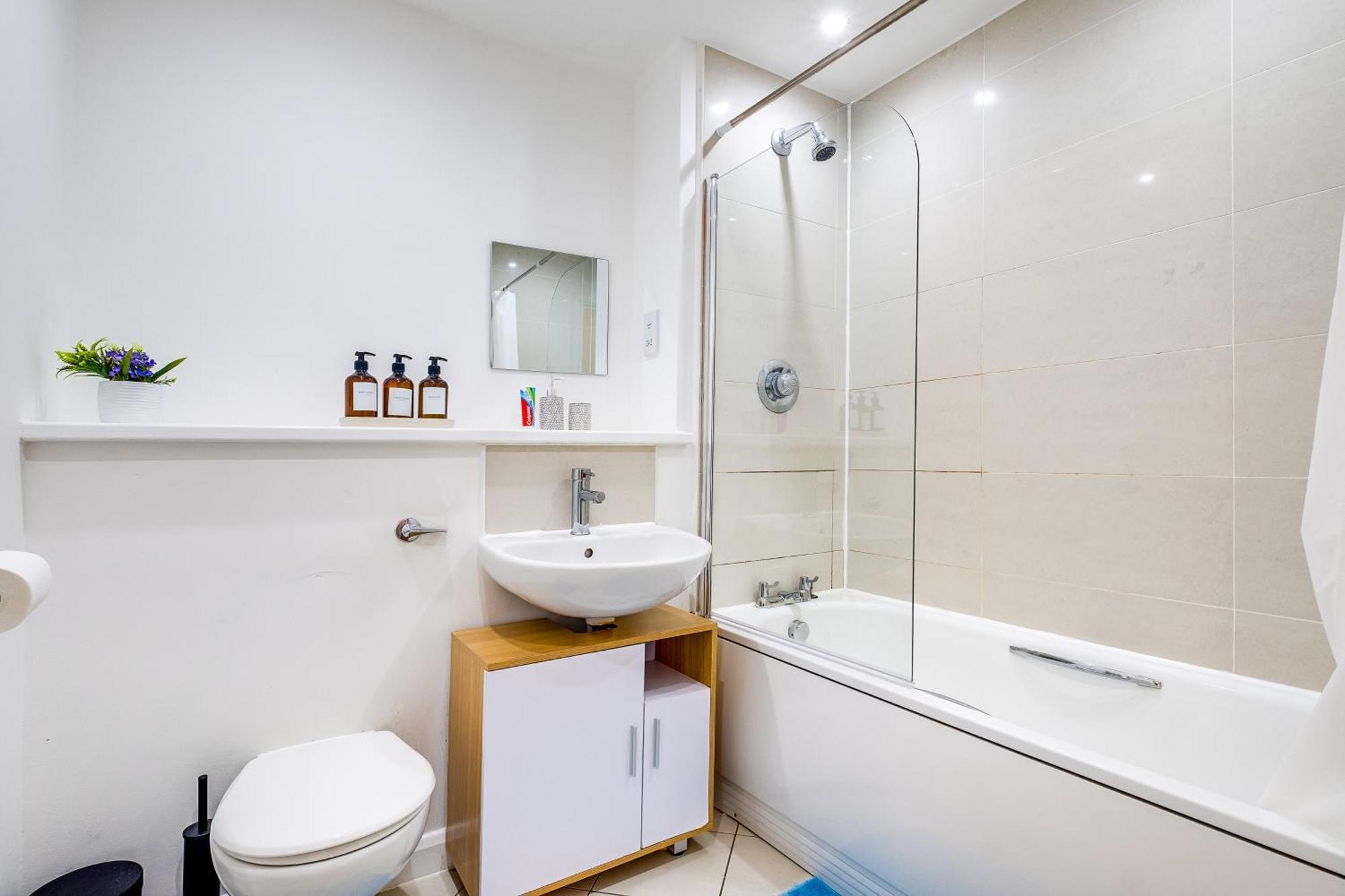 Central Suite Near Mailbox, King Bed, Ping Pong, Netflix, Sleeps 4 Birmingam Exterior foto